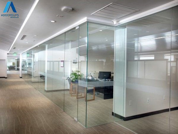 vách kính văn phòng
