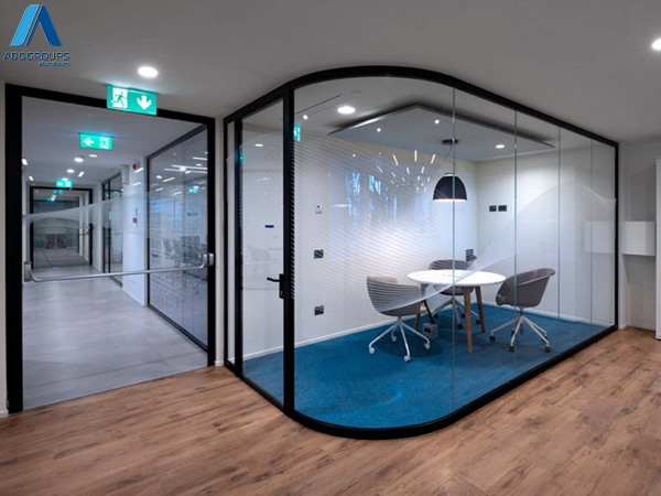 vách kính văn phòng
