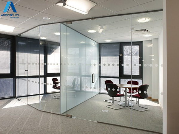 vách kính văn phòng