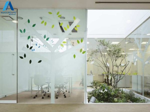 vách kính văn phòng