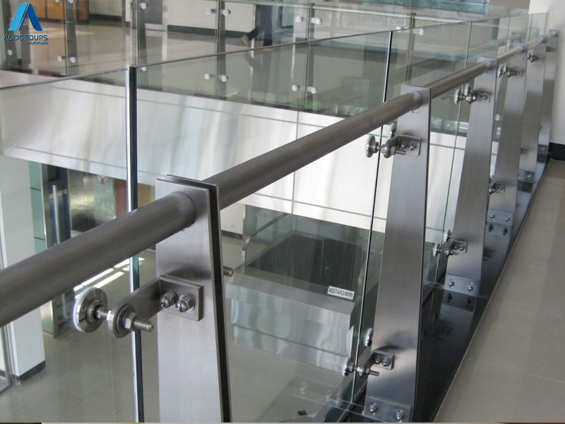 Lan can kính cường lực